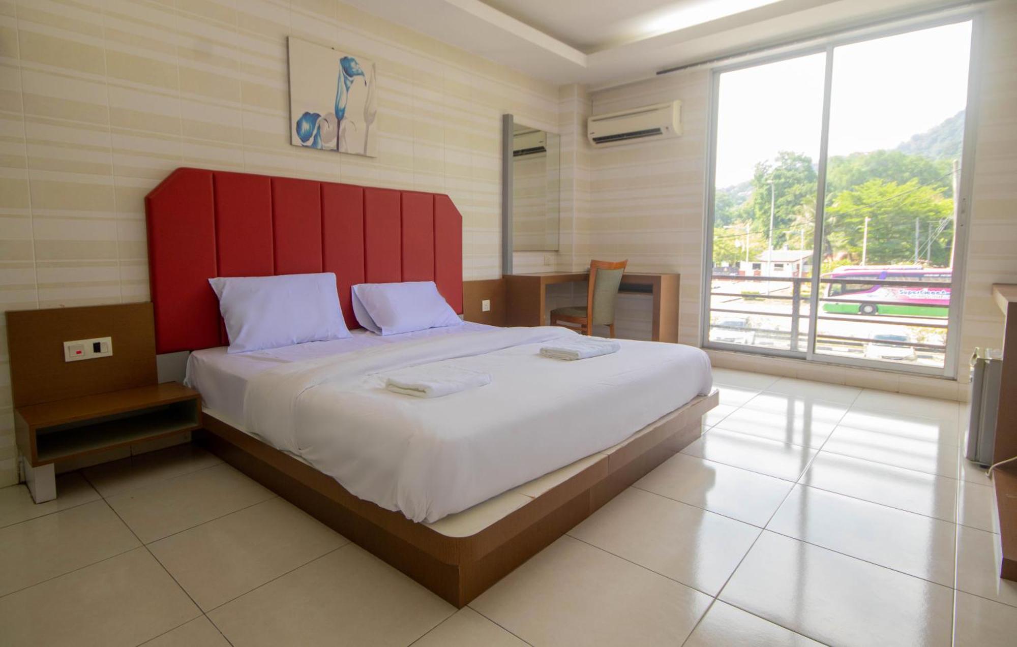 Jq Happy Lumut Hotel Экстерьер фото